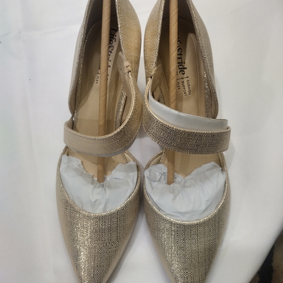 Elegant Gold Women's Shoes - Picture 5 of 7